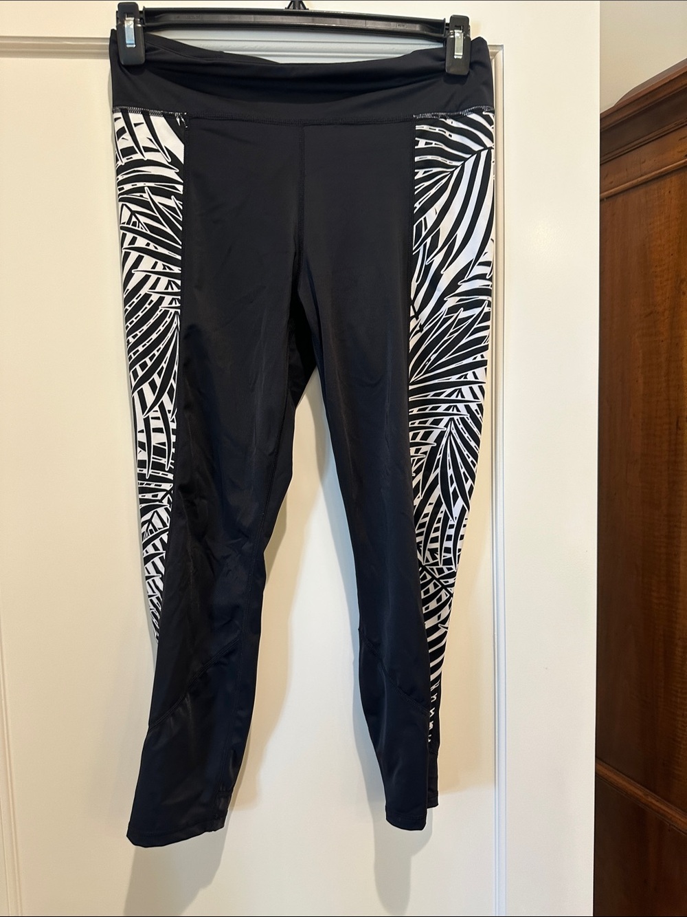 Tommy Bahama Black Leggings with White Diagonal Stripe Panels